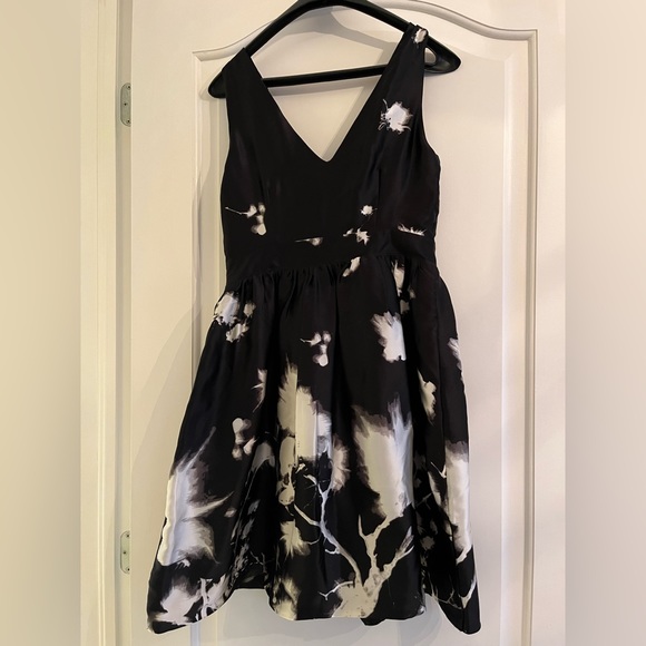 Black and White Floral Print Cocktail Dress - Picture 5 of 5